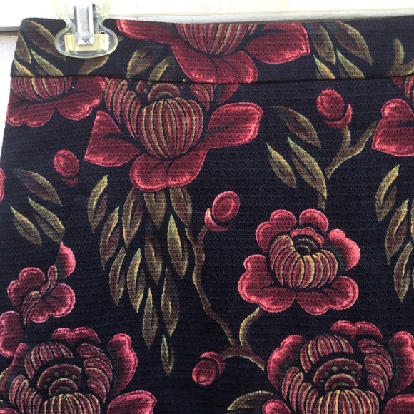 Ann Taylor black floral pencil skirt in fall colors 4 NWOT - Picture 3 of 5